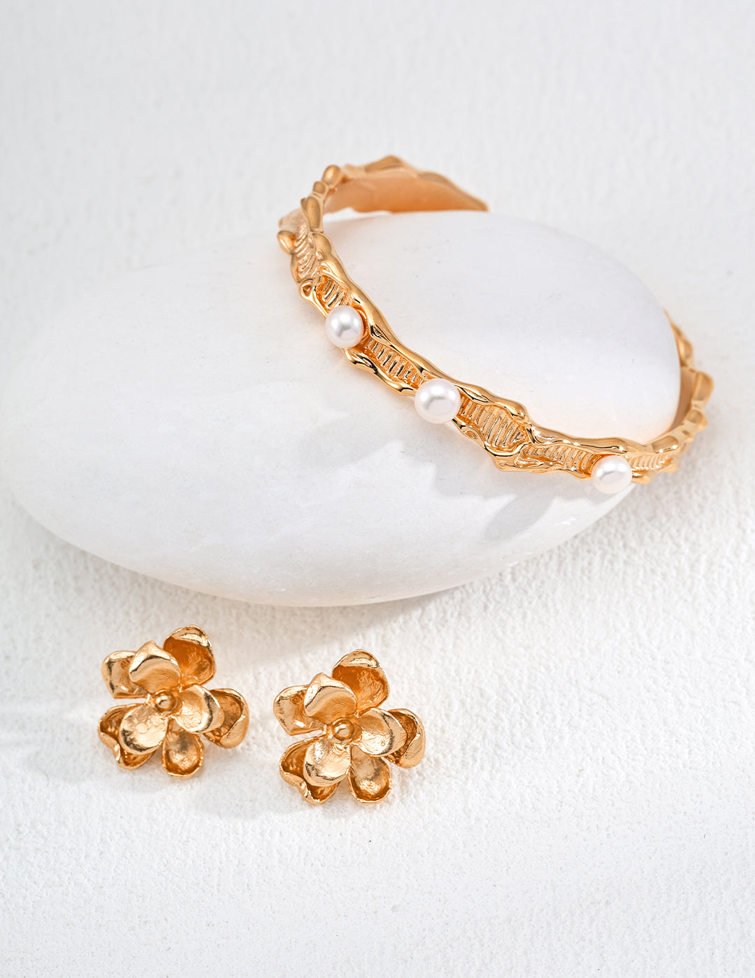 Flora Petals Vintage Gold Earrings